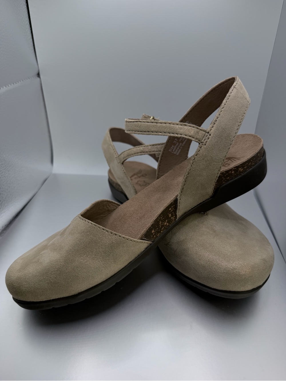 DANSKO ROWAN (WOMEN'S) - TAUPE MILLED NUBUCK - Picture 11 of 15